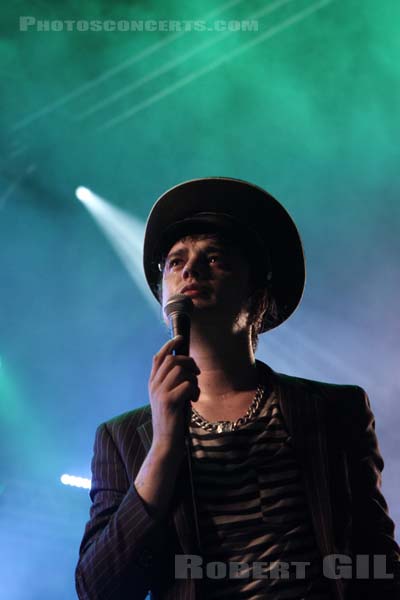 BABYSHAMBLES - 2013-07-08 - PARIS - Place de la Republique - Peter Doherty